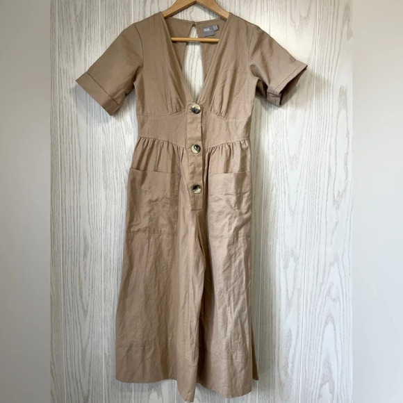 ASOS DESIGN Cotton Tea Jumpsuit With Horn Button Detail Size 4 LNC - Picture 1 of 6